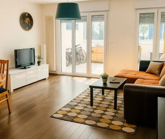 Grande chambre disponible dans maison en colocation