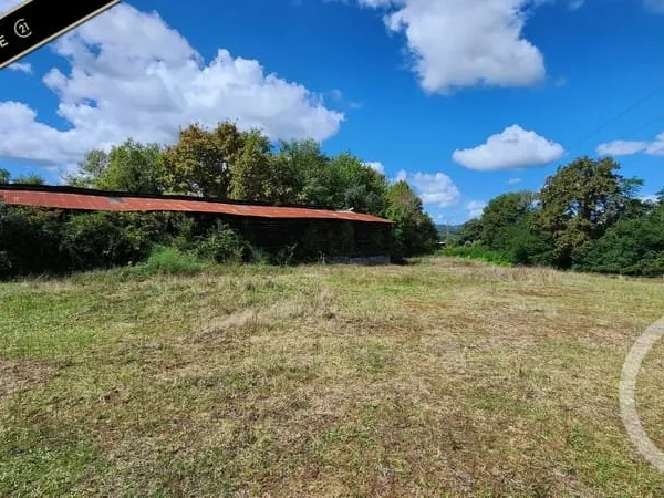 Terrain 2180 m²