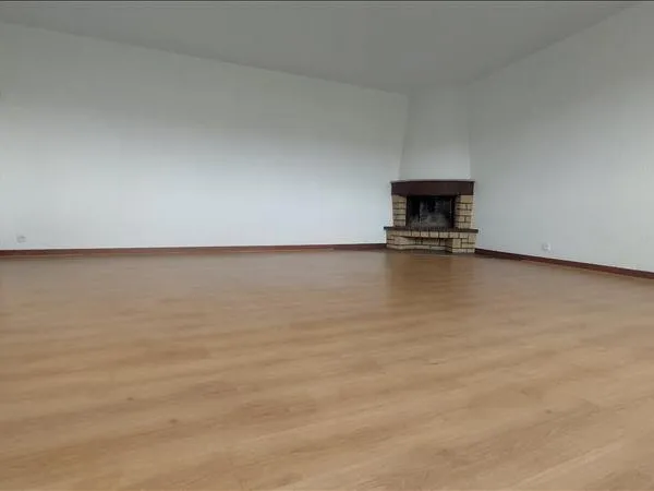 Appartement - 2ème étage - 100,97 m2 - 3 pièces - Non meublé