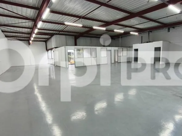 Local d'activité 320 m²