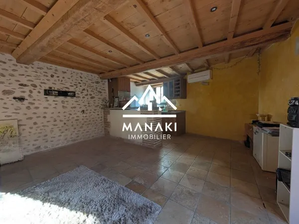 MAISON DE VILLAGE AVEC 2 CHAMBRES, UNE TERRASSE ET UN GARAGE