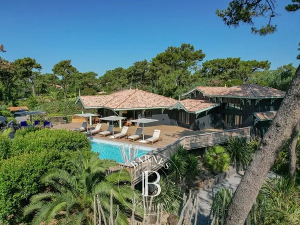 VILLA « AGAPANTHES » SITUÉE AU CENTRE DU CAP FERRET, AVEC PISCINE CHAUFFÉE ET BOULODROMME - CAPACITÉ