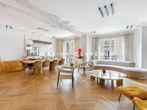 Appartement 8 pièces 217 m²