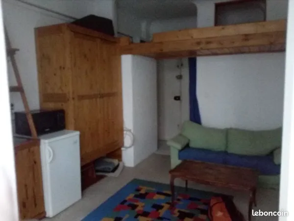Studio 16m2+ mezzanine fixe au pied du Sacré coeur