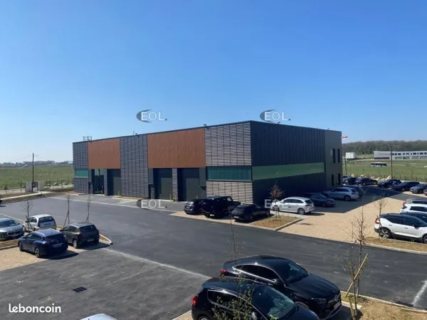 Local bureaux 1 832 m²
