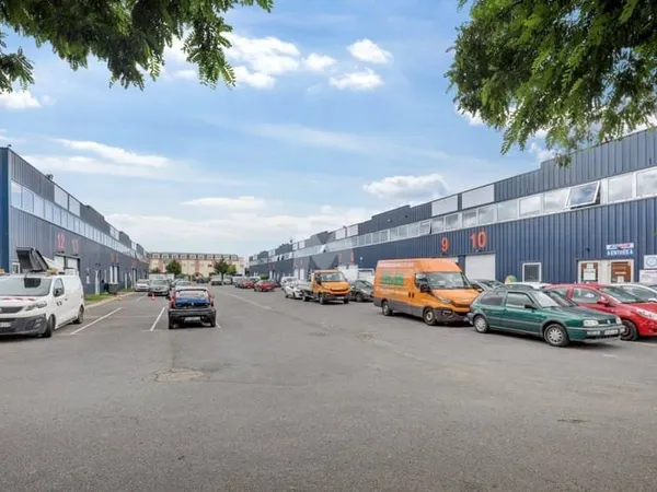 Local d'activité 1116 m²