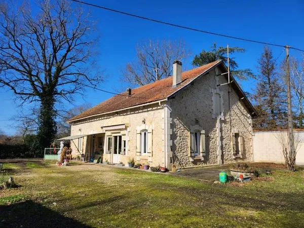 Maison en pierres avec de très beaux volumes!