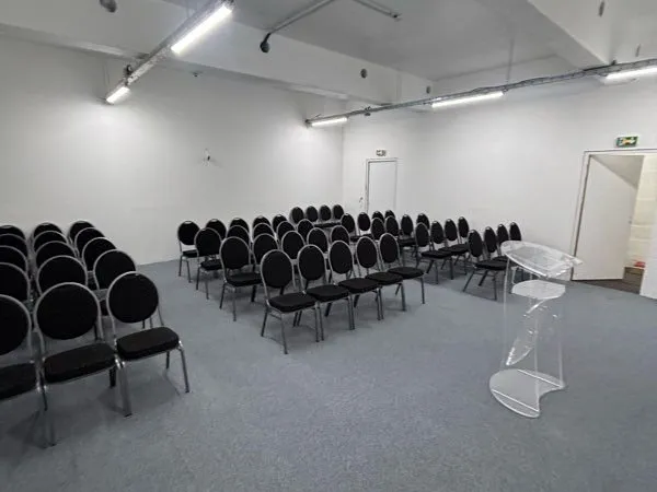 Salle 60 m2 pour 60 places