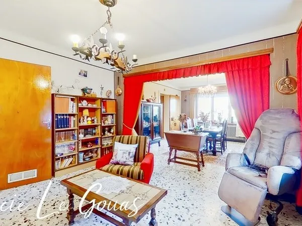 Maison individuelle de 186m² , 6 chambres, 2 garages, grand jardin