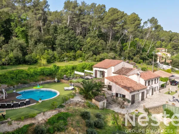 À VENDRE À TRANS-EN-PROVENCE PROPRIÉTÉ d'environ 152 m² sur 7000 m² de terrain paysagé avec PISCINE