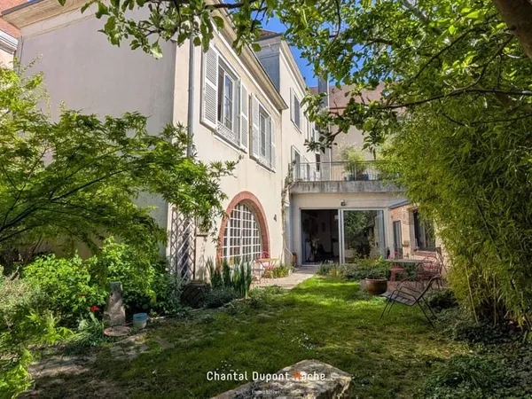 Maison 8 pièces 250 m²