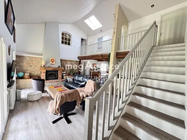Maison 8 pièces 206 m²