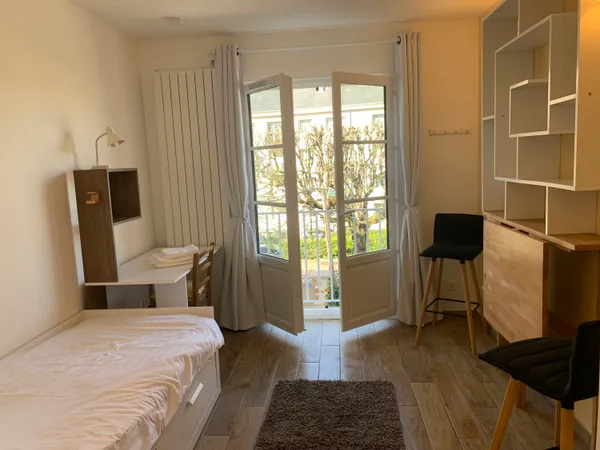Loue studio de 14m² à Saint-Cyr-l'École à partir du 1er juin
