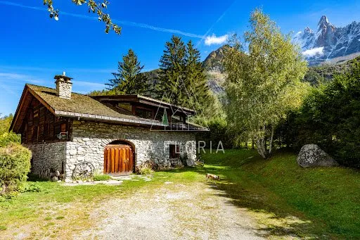 Chalet 7 pièces 310 m²