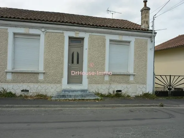 Vente à terme LIBRE de toutes occupations.