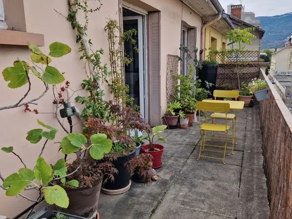 Appartement lumineux de 3/4 pièces, 75m², avec terrasse et vue dégagée