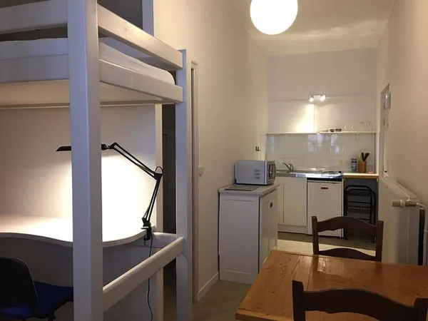 Studio meublé - 21 rue Renan