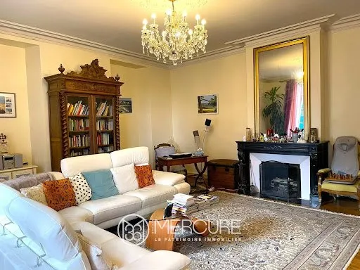 Maison 8 pièces 252 m²