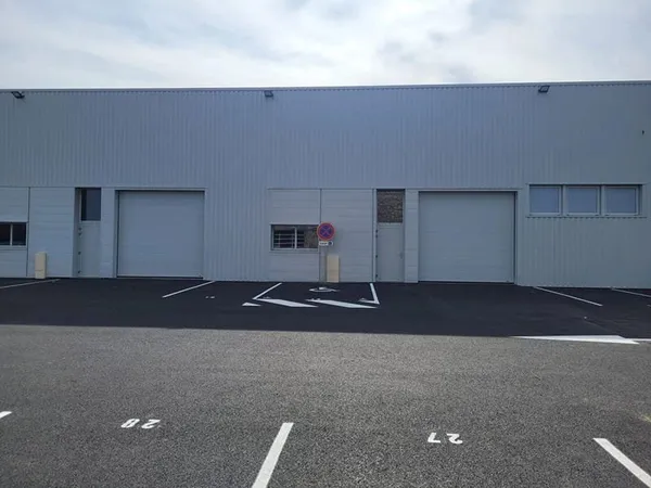 Local d’activité et entrepôt Location Salaise-sur-Sanne  586m² 4043€