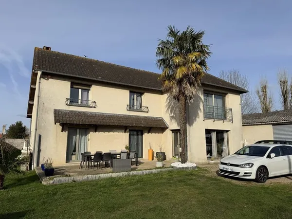 Maison de 210m² avec bâtiments à Louviers
