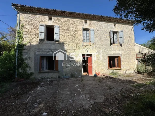 Maison de caractère à rénover - cadre rare