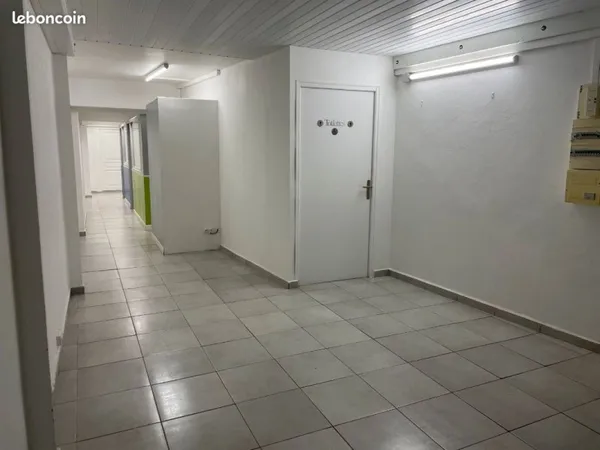 A louer LOCAL COMMERCIAL - BUREAU- 87m²- POINTE-A-PITRE