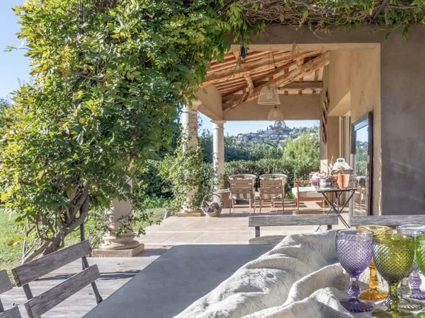 Villa 9 pièces 337 m²