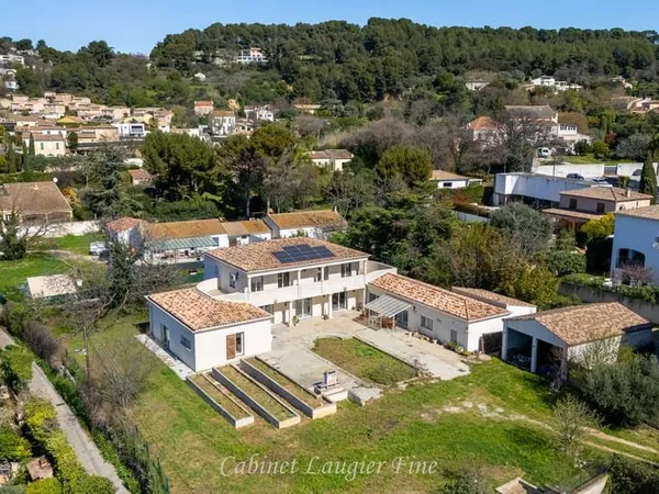 Villa de Famille de 335m2 Terrain 2100m2