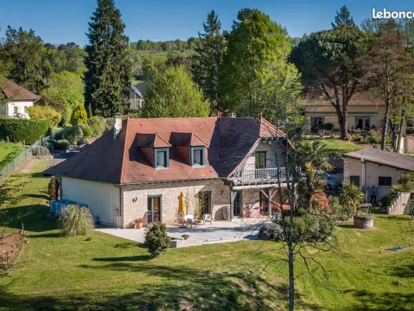 Maison 6 piéces 185 m2 piscine