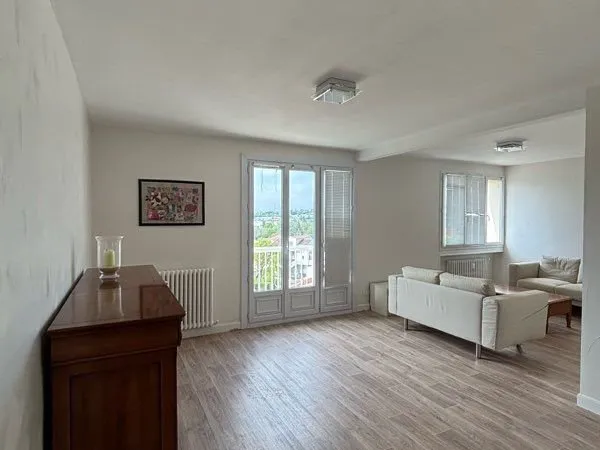 Appartement traversant dernier étage