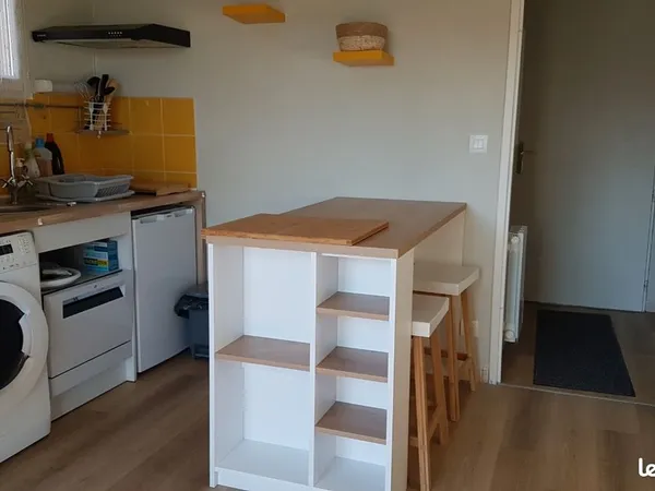 Studio meublé climatisé avec balcon