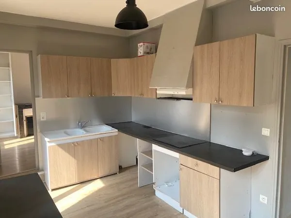 Appartement Duplex type T5 de 101 m² avec jardin arboré et mare