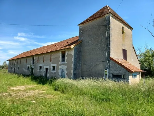 Ancienne fermette à rénover sur terrain d'env 5000m2
