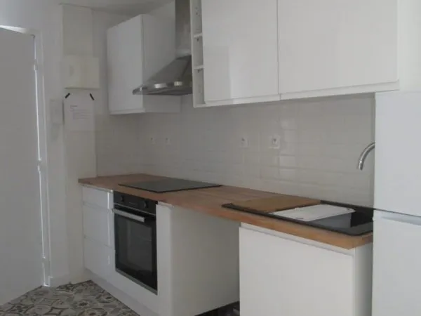 STUDIO DANS IMMEUBLE DE CARACTERE ENTIEREMENT RENOVE