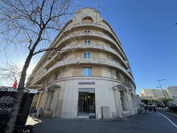 Bureau 790 m²