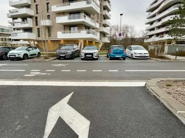 PLACE DE STATIONNEMENT EN SOUS-SOL 16.50 M2 PRINGY 89EUR