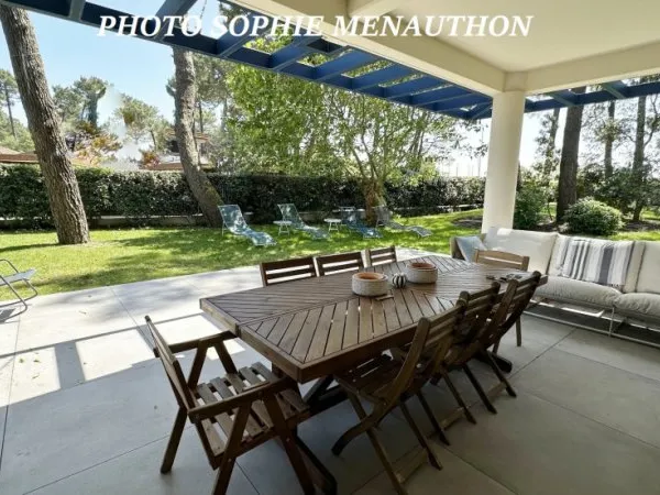 Appartement en rez-de-jardin 6 pièces 192 m²