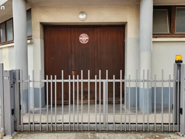 Loue place parking intérieur Bas Montreuil/Robespierre
