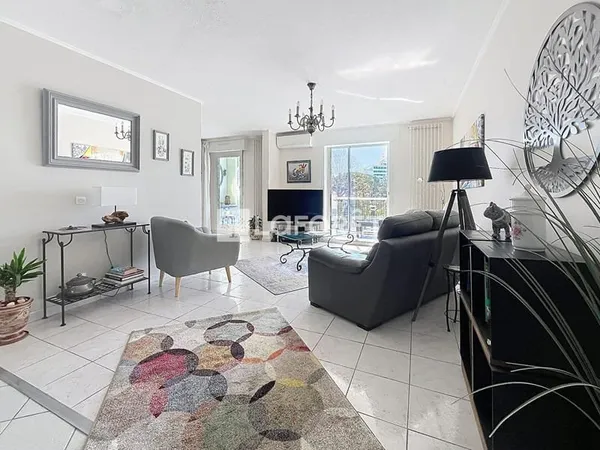 APPARTEMENT T4 TRAVERSANT DE 86 m² AVEC PARKING - LA GRANDE MOTTE