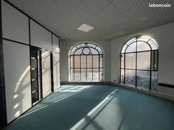 16 bureaux aménagés proche gare