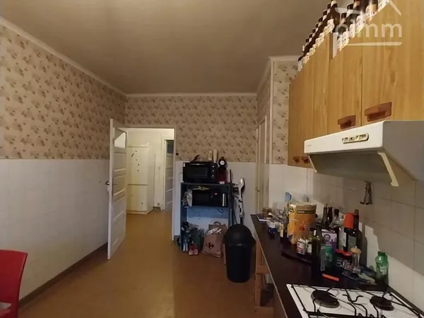 Appartement F3 traversant avec cave et parkings
