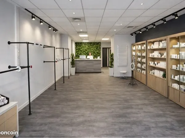 MURS commerciaux Bourgoin 70m2 emplacement 1
