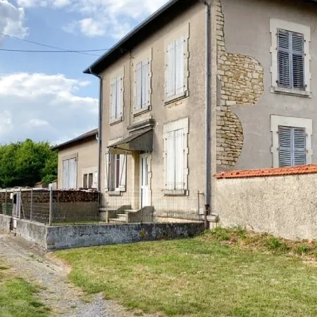 Presbytère de 155 m2 loué à rénover.