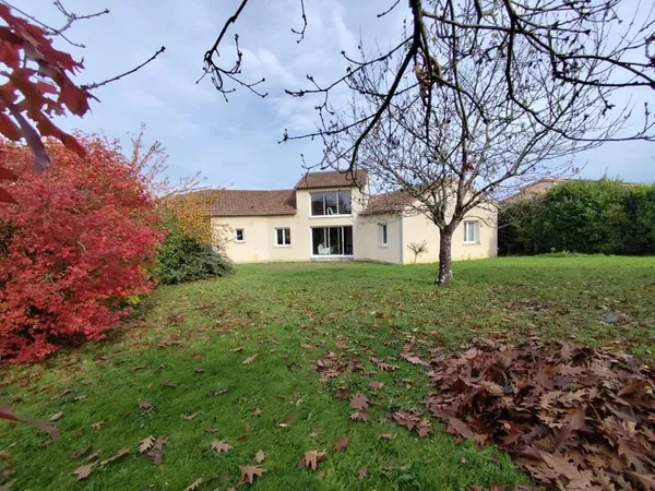 MAISON 4 CHAMBRES - NOUAILLE MAUPERTUIS