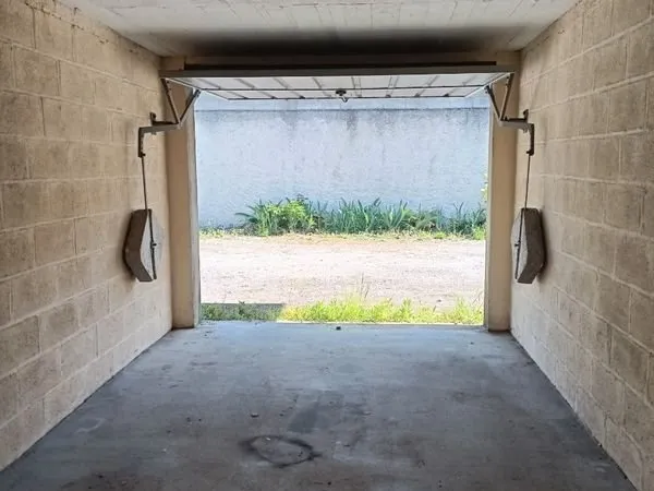 A louer garage ferme