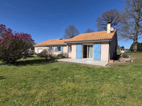 À VENDRE MAISON FAMILIALE AVEC GRAND PARC ARBORÉ