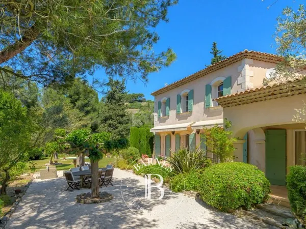 Vente - Sanary - Belle Bastide - Piscine - Terrain 4 000 m²