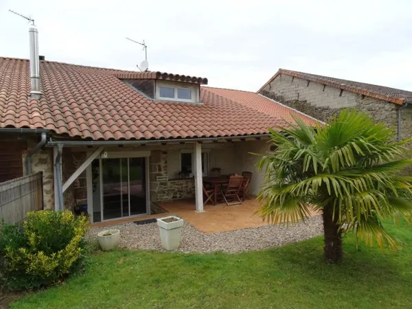 Maison en pierre de 95 m2 habitables rénovée avec grange et j...