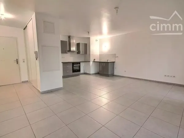 LOCATION POISAT : APPARTEMENT T2 AVEC TERRASSE ET GARAGE
