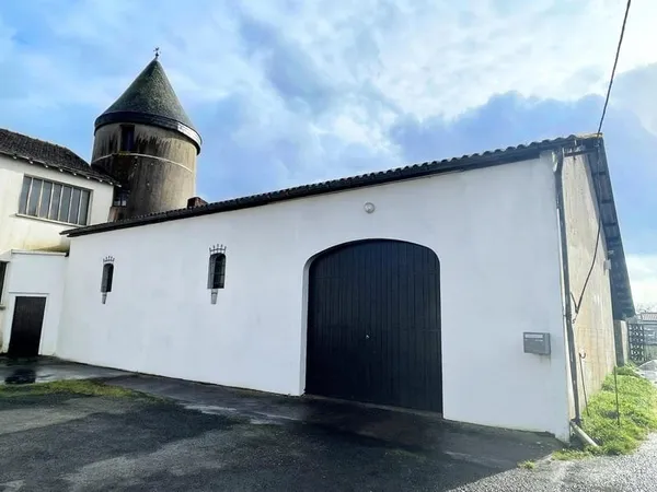 Hangar de 250 m² avec ancien moulin - Fort potentiel
